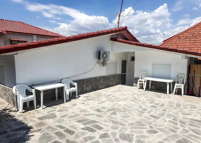 τhair Nea Kallikrateia